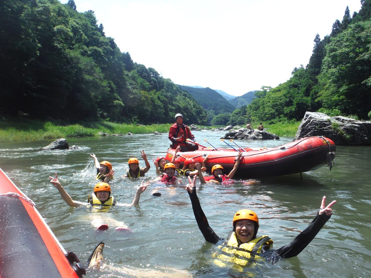 Family rafting Tokyo for kids aged 4 and above on the Tama River