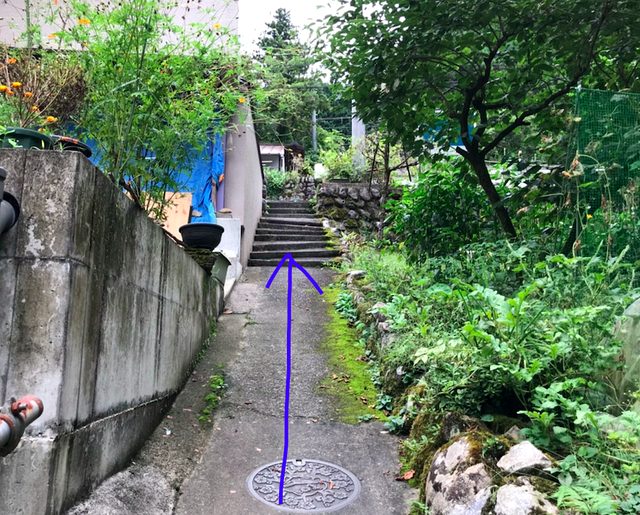Shortcut stairs toward Feel Outdoor Tokyo base after parking